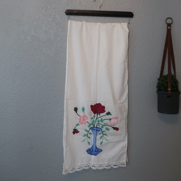 VINTAGE FLORAL EMBROIDERED TABLE RUNNER - Picture 1 of 3
